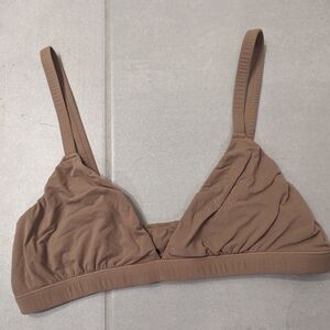 Skims bra size medium